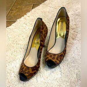 Never worn Michael Kors open toed shoes